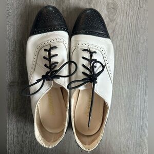 🌻 Vintage Black & White Lace-Up Leather Oxfords 🌻